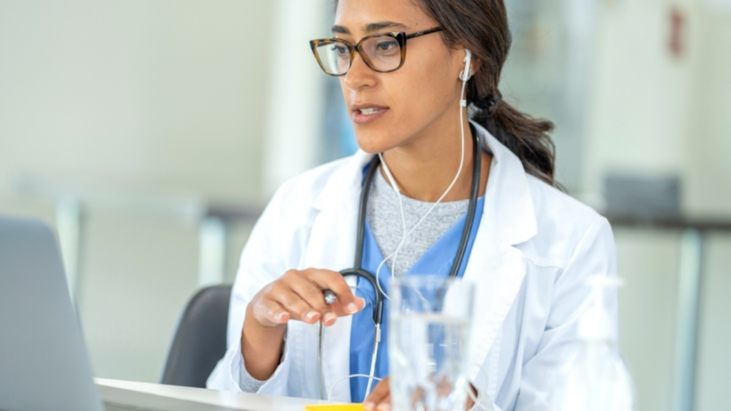 Telemedicine for travellers.